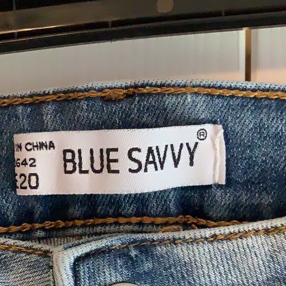Plus size Jean shorts…..Bermuda style.  Size 20 by Savvy. - Picture 7 of 7